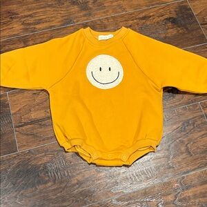 Axel & Rose Sherpa Smile Face Bubble. NWOT